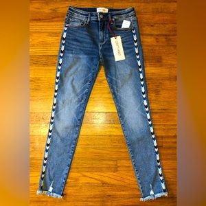Driftwood Jeans with Blue and White Chevon Detail size 26